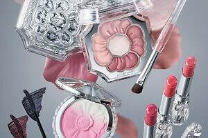 ジルスチュアート26年春コスメ、“ティアラ輝く”新アイシャドウ＆ぷっくり花露リップグロス