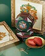 青山デカーボ(Aoyama decarbo) クリスマスエンブレム缶｜写真3