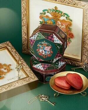 青山デカーボ(Aoyama decarbo) クリスマスエンブレム缶｜写真3