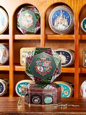 青山デカーボ(Aoyama decarbo) クリスマスエンブレム缶｜写真1