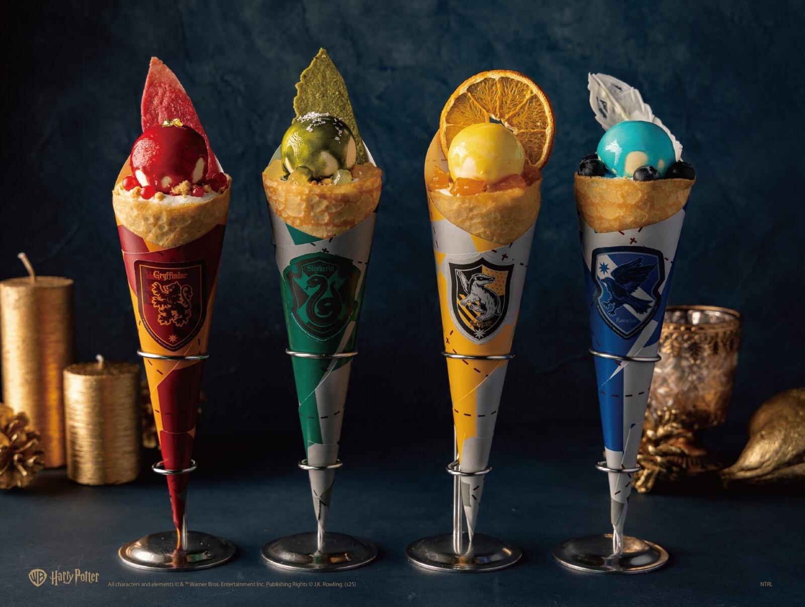 (左から)「グリフィンドール クレープ」1,580円 「スリザリン クレープ」1,580円 「ハッフルパフ クレープ」1,580円 「レイブンクロー クレープ」1,580円