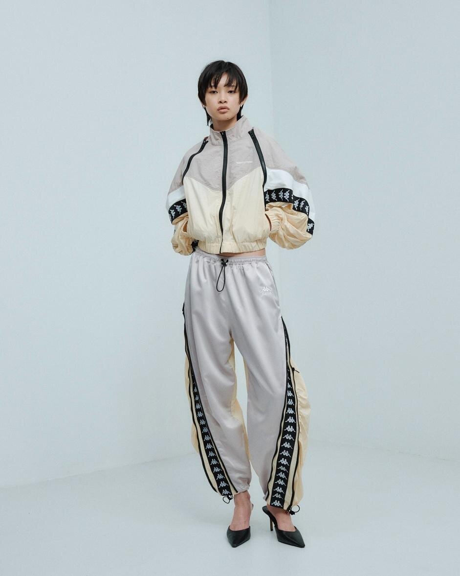 スイッチブルゾン 42,900円、ジャージバルーンパンツ 35,200円