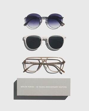 マイキータのアイウェア、“ネイビー×グレー”のグラデーションサングラス＆オーロラフレーム｜写真7