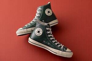 コンバースの日本製「オールスターJ」スニーカー、“ディープグリーン”のシボ感レザーアッパー