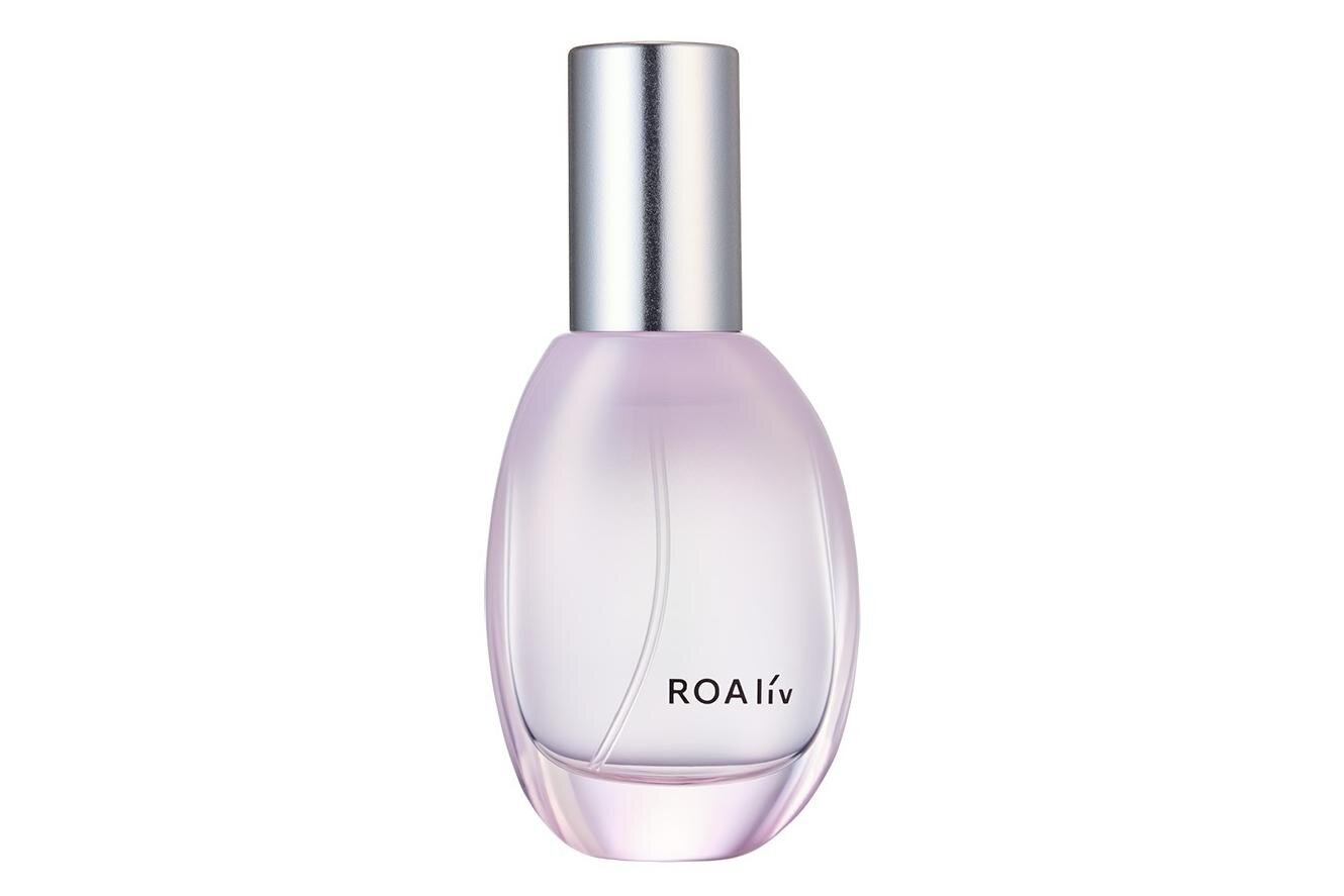 フローラルノート｜ロアリブ“スノードーム”着想25年クリスマス香水、果実と花々の幻想的なグリーンフローラルノート