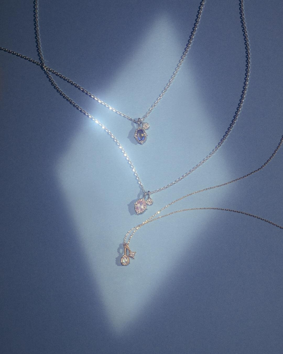 ノジェスのクリスマス2025、ダイヤモンド輝くチャームネックレスや幸運モチーフのお守りジュエリー