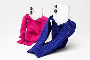イッセイ ミヤケとアップルの「iPhone ポケット」“スマホがすっぽり入る”ニットポシェット