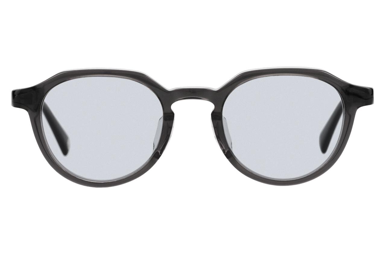 Zoff×マルゥ ユナイテッドアローズ、細めメタルフレームのメガネ＆淡いカラーサングラス｜写真13