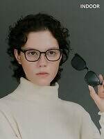 Zoff×マルゥ ユナイテッドアローズ、細めメタルフレームのメガネ＆淡いカラーサングラス｜写真7