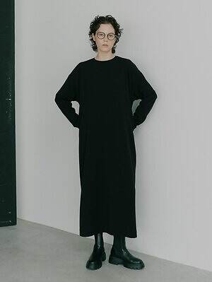 Zoff×マルゥ ユナイテッドアローズ、細めメタルフレームのメガネ＆淡いカラーサングラス｜写真2