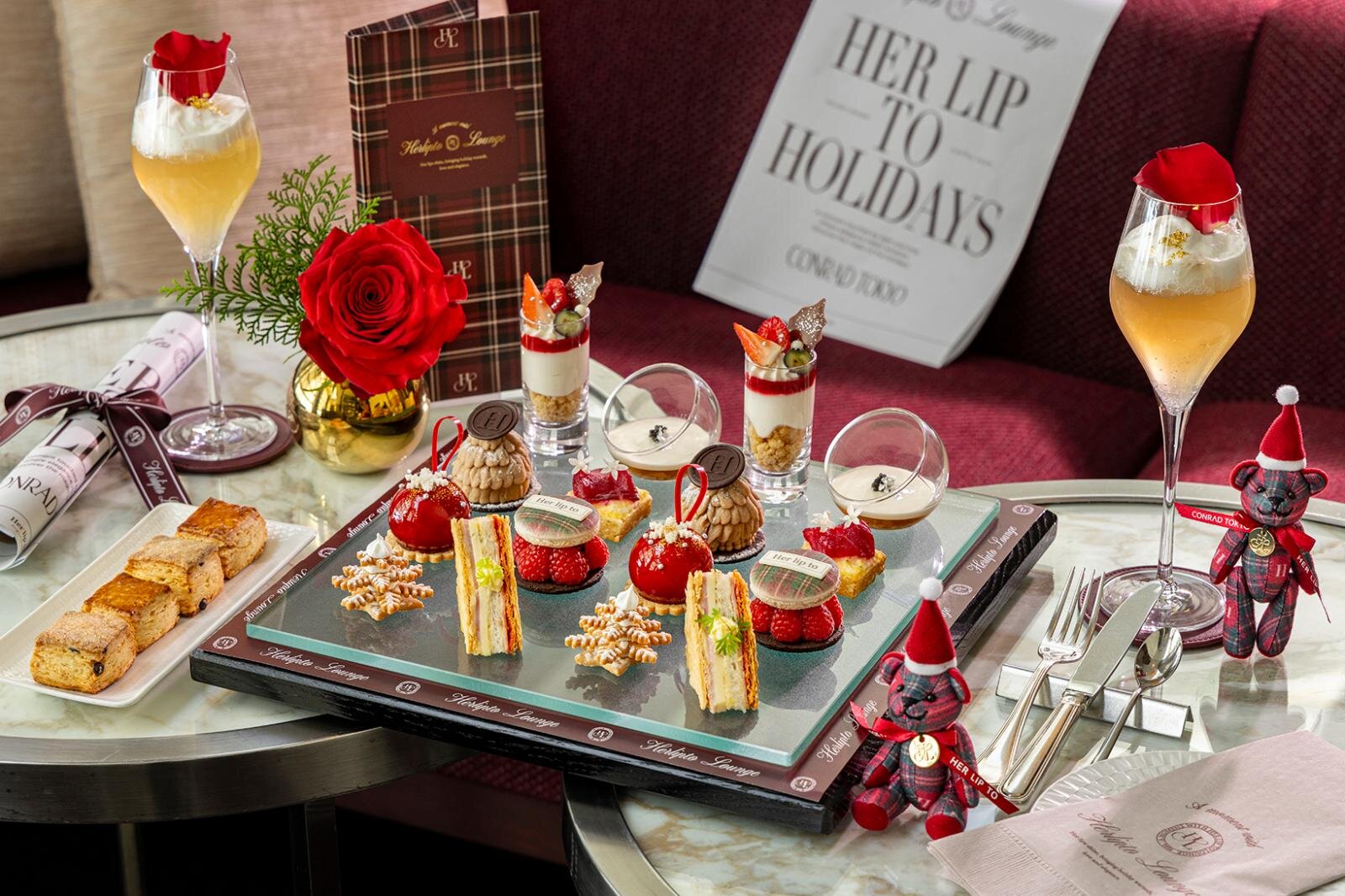 コンラッド東京「ハーリップトゥ」コラボアフタヌーンティー、オーナメント型紅茶ムースやチェック柄マカロン