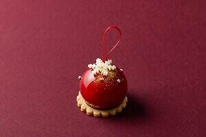 コンラッド東京「ハーリップトゥ」コラボアフタヌーンティー、オーナメント型紅茶ムースやチェック柄マカロン｜写真7