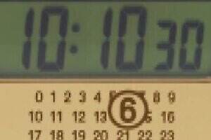 エムエム6 メゾン マルジェラ×タイメックス「T80」ゴールドトーンの時計ギフト、リングウォッチも