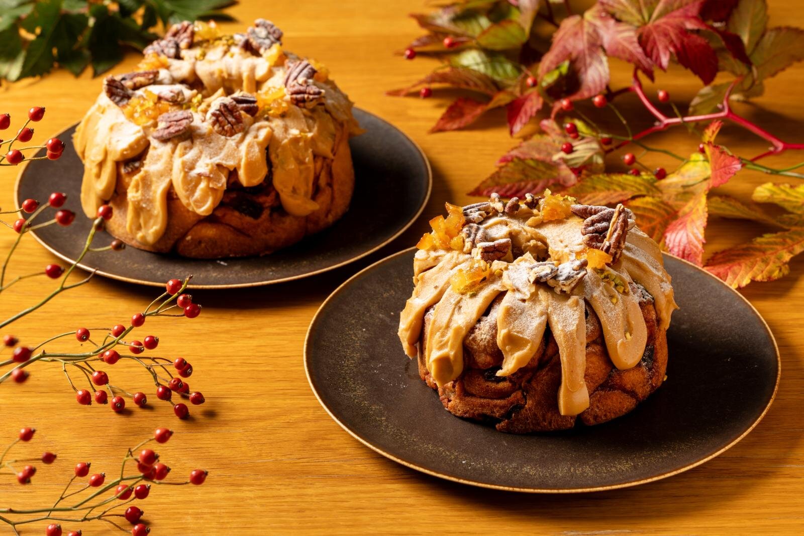 高級ホテル｜エースホテル京都25年クリスマス、“濃厚キャラメルバタークリーム”のシナモンロール＆クッキー缶