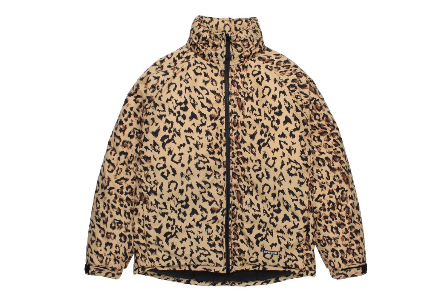 ワコマリア×ワイルドシングス高機能レオパード柄ダウンジャケット、裾にブランドロゴ入り