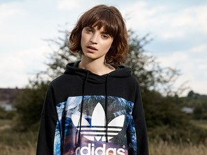 アディダス オリジナルスの マウンテン クラッシュ コレクション 雄大な山を鮮やかにプリント ファッションプレス アディダス オリジナルスの マウンテン クラッシュ コレクション 雄大な山を鮮やかにプリント ファッションプレス