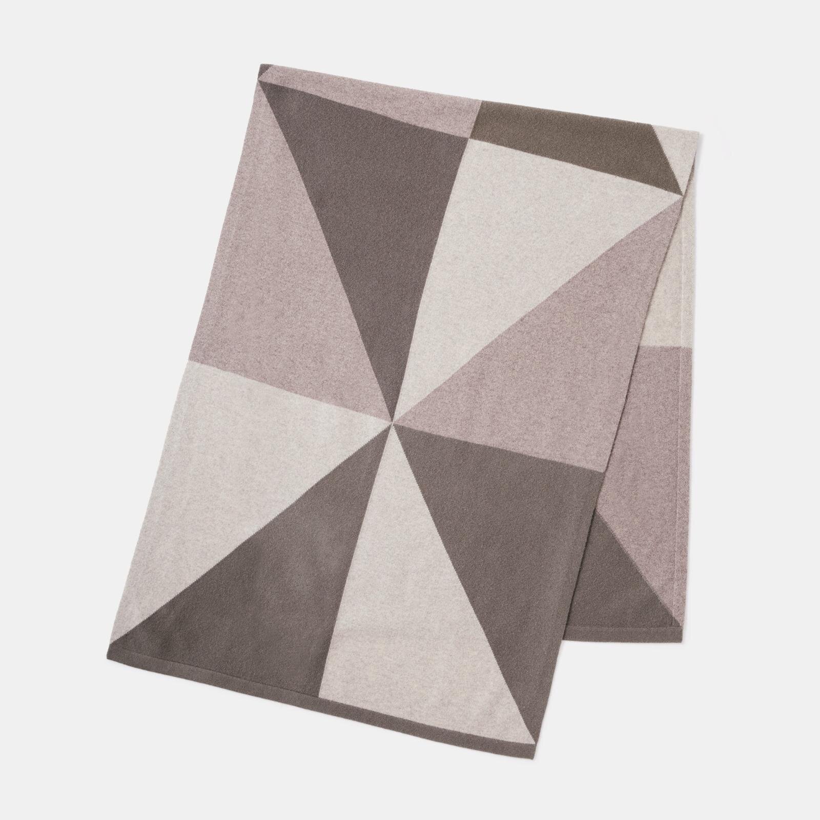 プラステ×ハルノブムラタ第2弾、カシミア混ロングコート＆“シルエット自在”なダウンジャケット｜写真17