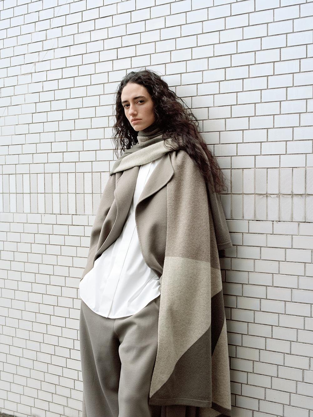 プラステ×ハルノブムラタ第2弾、カシミア混ロングコート＆“シルエット自在”なダウンジャケット｜写真20