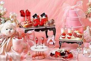 ザ ストリングス 表参道“ピンクリボン”苺アフタヌーンティー、ベリー尽くしタルトやルビーチョコムース