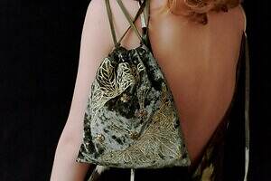 ミュシャ《月桂樹》着想“リーフ柄”のビーズ刺繍バッグ＆ハンドクリームセット、ミースロエから