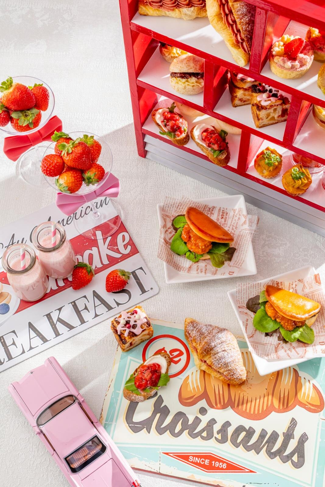 ヒルトン東京「パンが主役」のアフタヌーンティー、苺マーブルデニッシュやクロワッサンサンド｜写真3