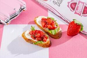 ヒルトン東京「パンが主役」のアフタヌーンティー、苺マーブルデニッシュやクロワッサンサンド｜写真11