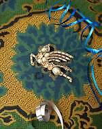 エトロの25年クリスマス、ビーズ＆フリンジ揺れるバッグやペイズリー柄ベルベットドレス｜写真16