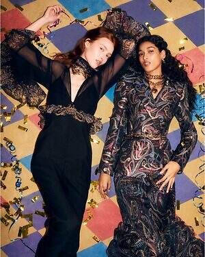 エトロの25年クリスマス、ビーズ＆フリンジ揺れるバッグやペイズリー柄ベルベットドレス｜写真19