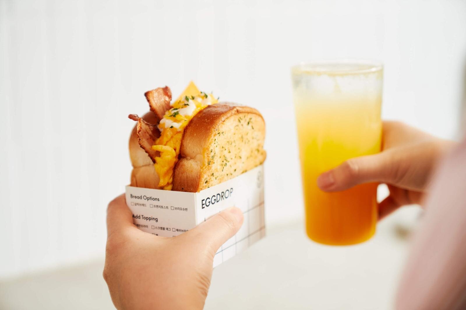 韓国発卵サンド「エッグドロップ」青山に日本初上陸、ふんわりスクランブルエッグ×ブリオッシュのサンド｜写真1
