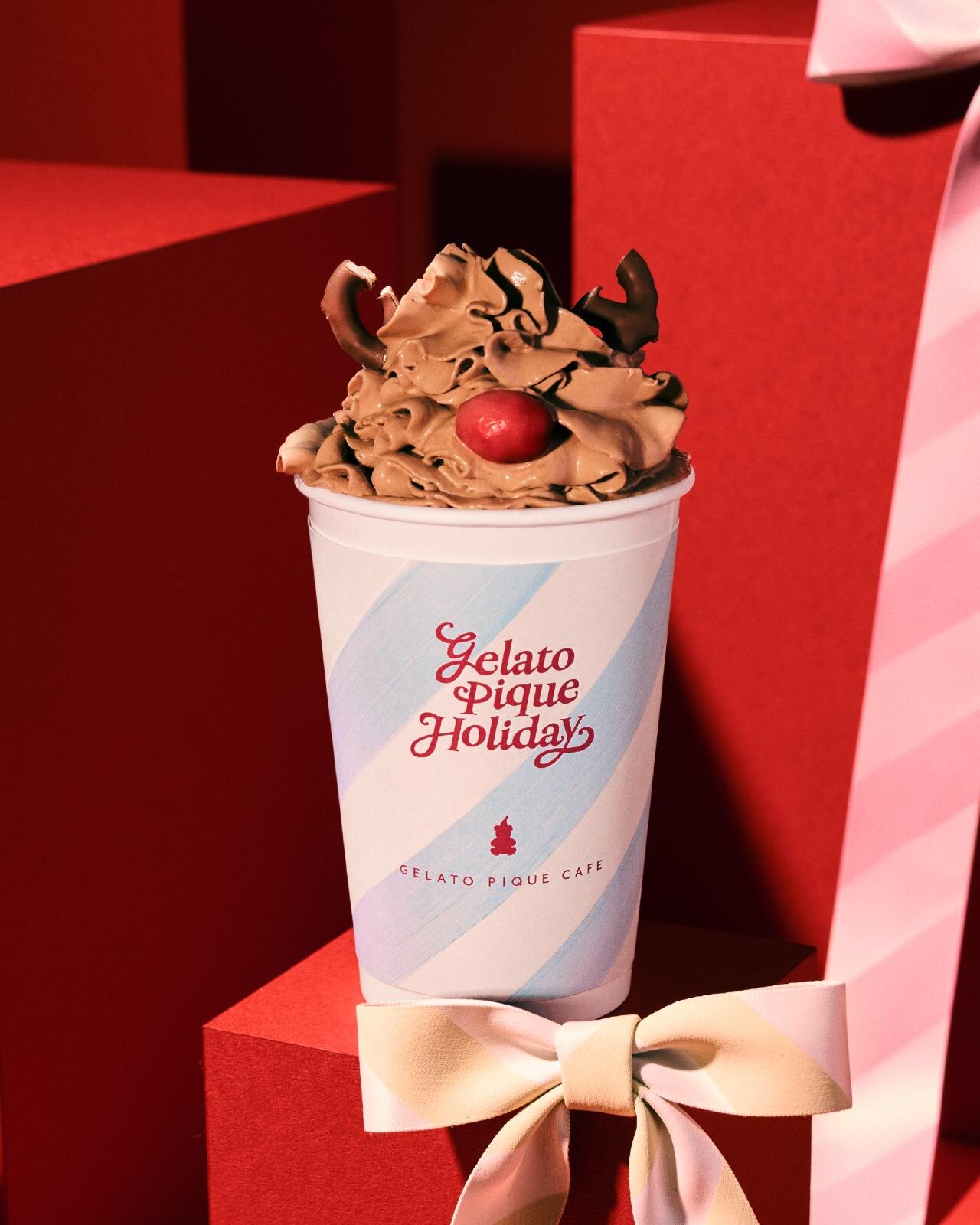 ジェラート ピケ カフェ“いちご帽子のベアサンタ”主役のクリスマスクレープ、アールグレイ×洋梨など