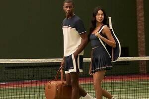 シカゴ発「ウイルソン」東京・丸の内に日本初の直営店、テニスギアやスノードーム柄の限定Tシャツ