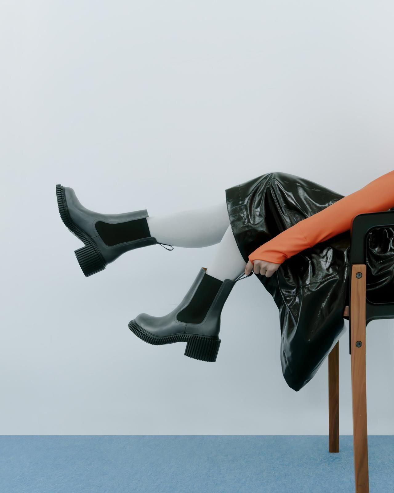 カンペールのブーツ、白昼夢のような不規則プリント＆“建築様式”着想の彫刻的ソール｜写真12