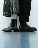 カンペールのブーツ、白昼夢のような不規則プリント＆“建築様式”着想の彫刻的ソール｜写真14