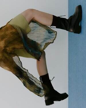 カンペールのブーツ、白昼夢のような不規則プリント＆“建築様式”着想の彫刻的ソール｜写真17