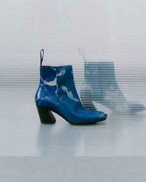 カンペールのブーツ、白昼夢のような不規則プリント＆“建築様式”着想の彫刻的ソール｜写真16