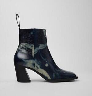 カンペールのブーツ、白昼夢のような不規則プリント＆“建築様式”着想の彫刻的ソール｜写真10