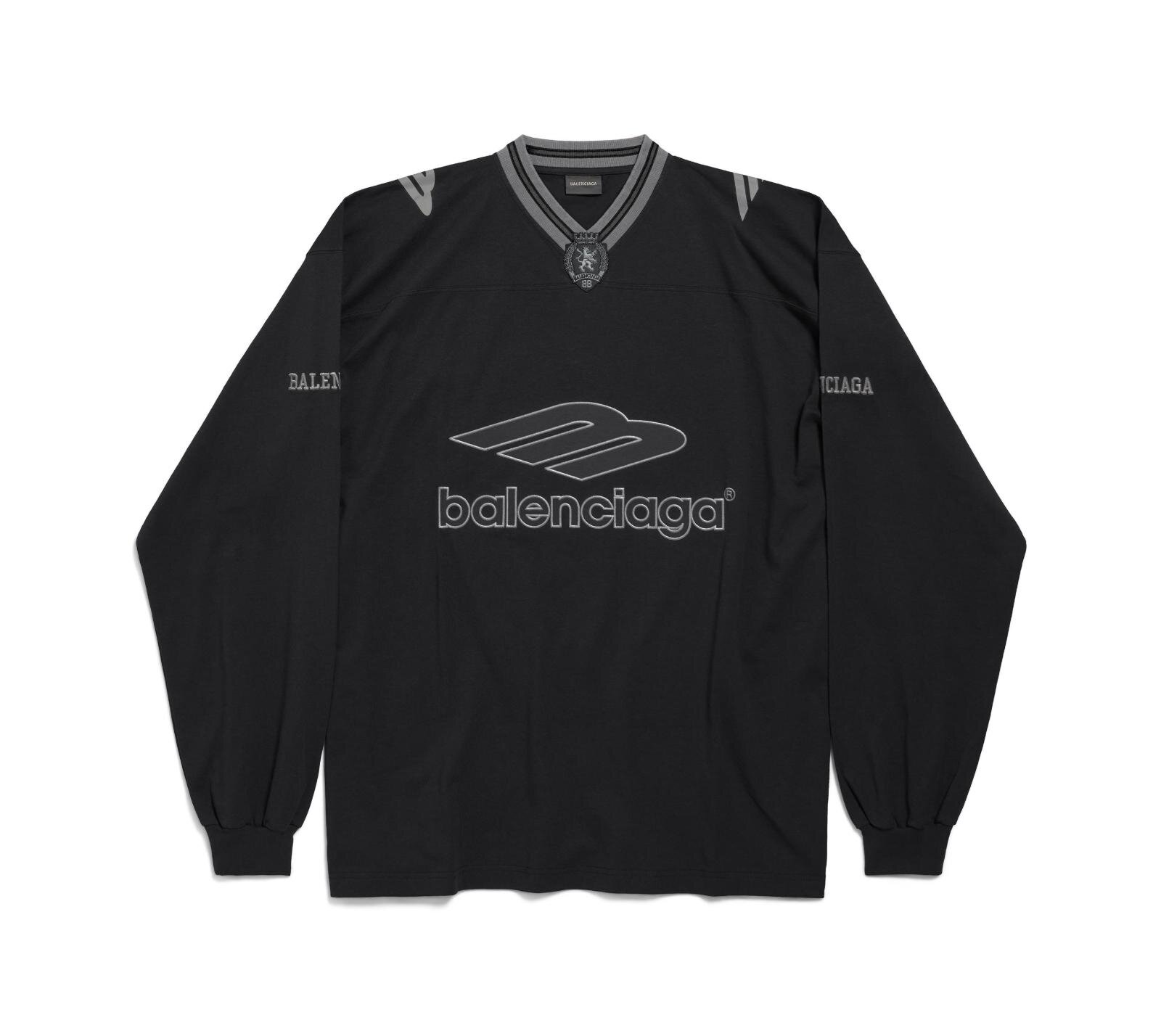 バレンシアガ“アメフト着想”ウェア、ユニフォームロゴ入りTシャツ＆ジャケット｜写真4