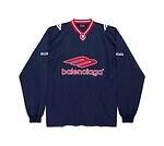 バレンシアガ“アメフト着想”ウェア、ユニフォームロゴ入りTシャツ＆ジャケット｜写真5