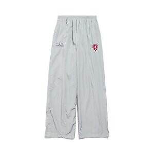 バレンシアガ“アメフト着想”ウェア、ユニフォームロゴ入りTシャツ&ジャケット|写真15