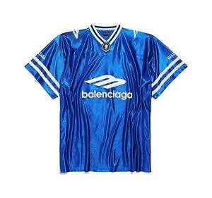 バレンシアガ“アメフト着想”ウェア、ユニフォームロゴ入りTシャツ&ジャケット|写真9