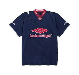 バレンシアガ“アメフト着想”ウェア、ユニフォームロゴ入りTシャツ&ジャケット|写真7