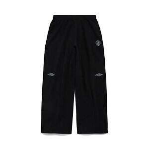 バレンシアガ“アメフト着想”ウェア、ユニフォームロゴ入りTシャツ&ジャケット|写真13