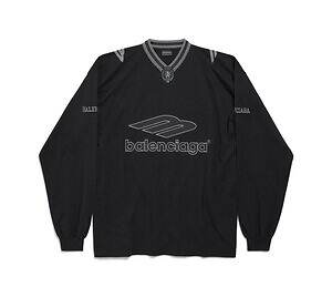 バレンシアガ“アメフト着想”ウェア、ユニフォームロゴ入りTシャツ&ジャケット|写真4