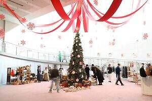 「スパイラルクリスマスマーケット2025」表参道で、器やジュエリーなど作家約50組が集結