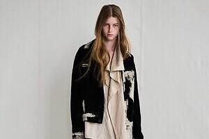 Y's 2026年リゾートコレクション、不揃いの美しさ