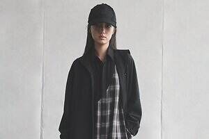 Y's.... 2026年春夏コレクション、フラットなムードに差し込む遊び心