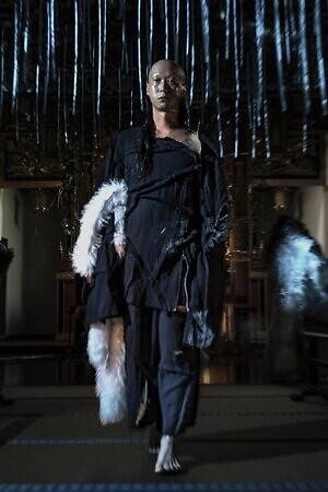 イクミ(IKUMI) 2024-25年秋冬ウィメンズ&メンズコレクション  - 写真9