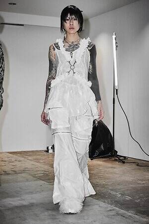 イクミ(IKUMI) 2025年春夏ウィメンズ&メンズコレクション  - 写真15