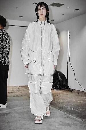 イクミ(IKUMI) 2025年春夏ウィメンズ&メンズコレクション  - 写真17