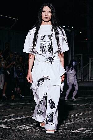 イクミ(IKUMI) 2025-26年秋冬ウィメンズ&メンズコレクション  - 写真2